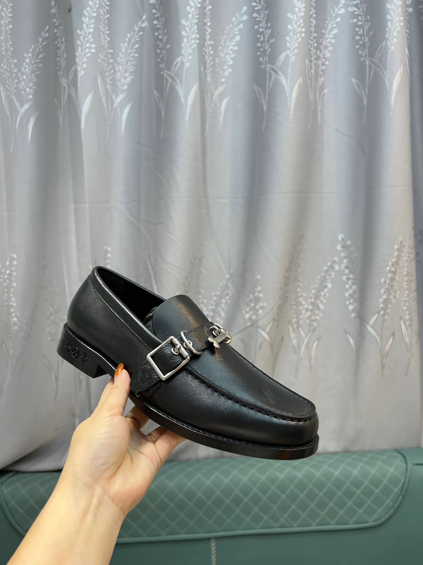 Men's shoes 💰960 LV top luxury brand, high-quality men's business formal leather shoes, imported genuine leather soles! Customized imported leather, the first layer of open-edge beaded lacquered cowhide, the texture is incomparable, the imported cowhide lining, high-end high-end shoes, don't miss it! size:39-44 (Male 38 45 46 customized)